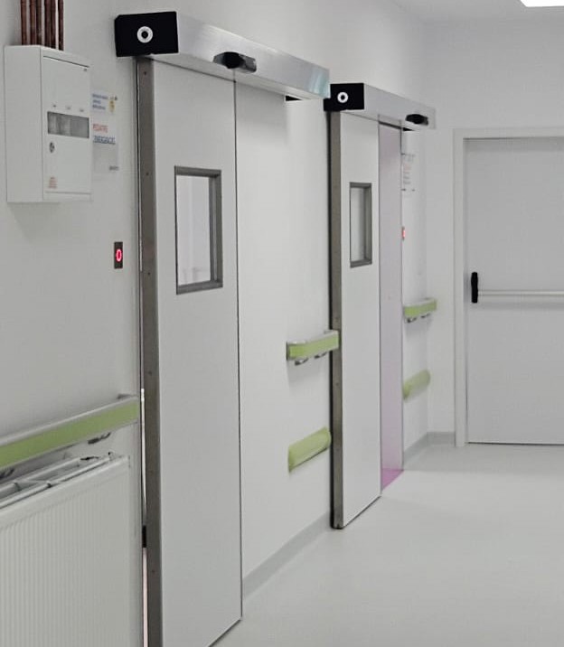 Usi HPL pentru Spital