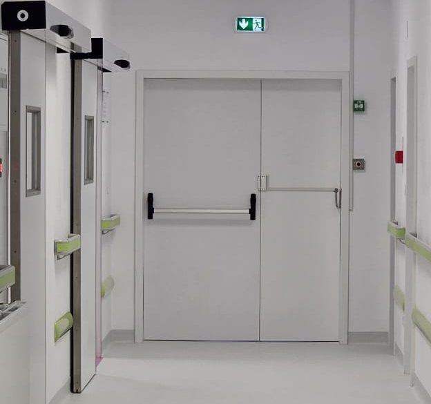 Usi HPL pentru Spital